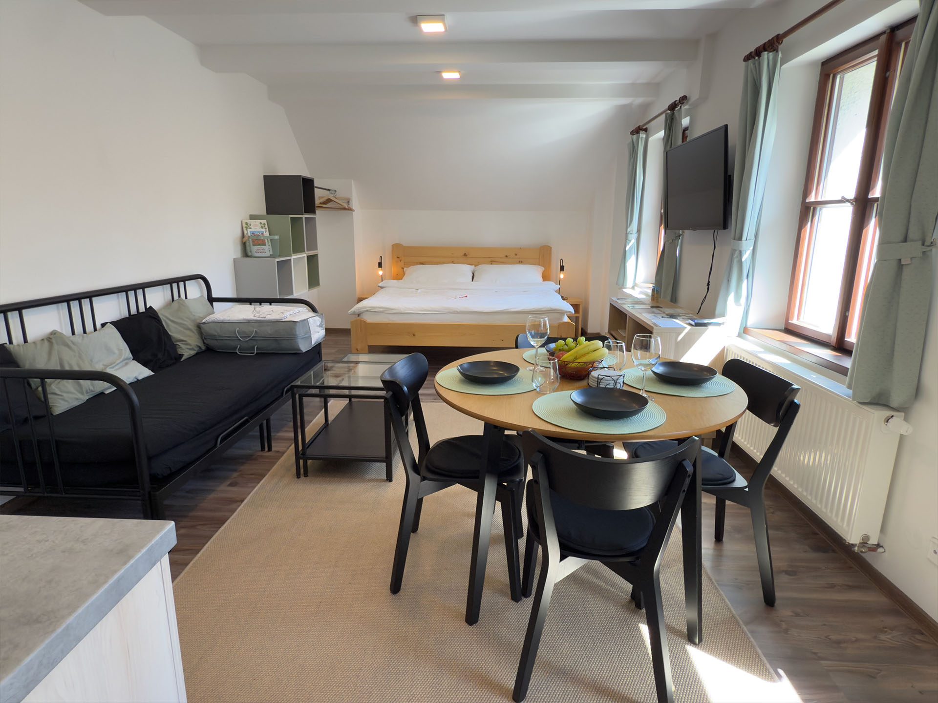 mlynár-humpolecky-celkovy-pohled-denny-svetlo