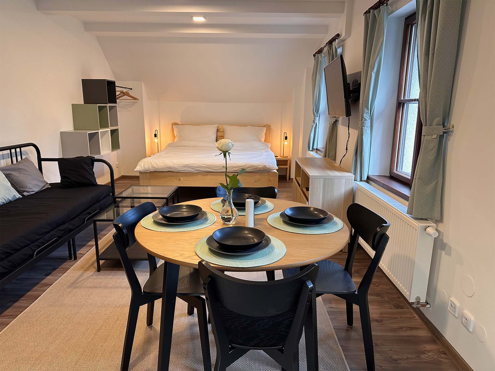 mlynár-humpolecky-celkovy-pohled-vecerni-atmosfera