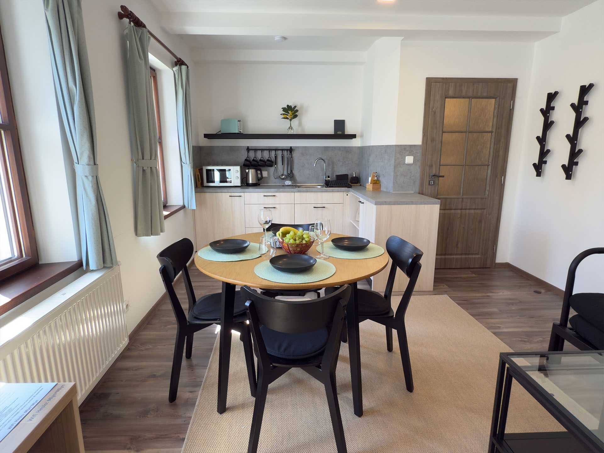 mlynár-humpolecky-jidelni-zona-kuchynka-vesak