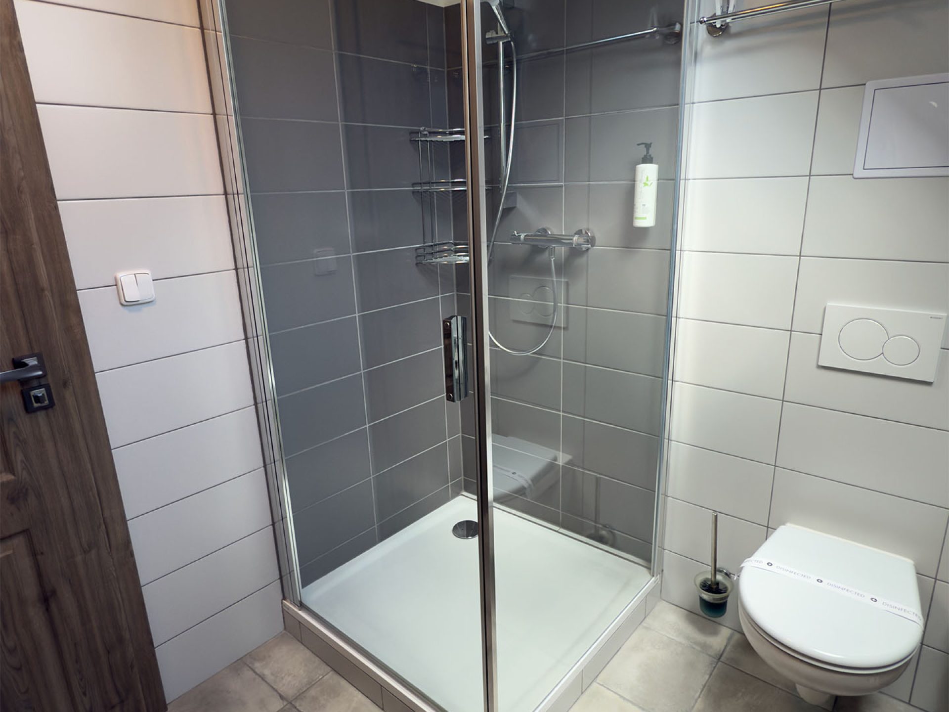 mlynár-jelínek-koupelna-sprcha-wc-stresni-okno