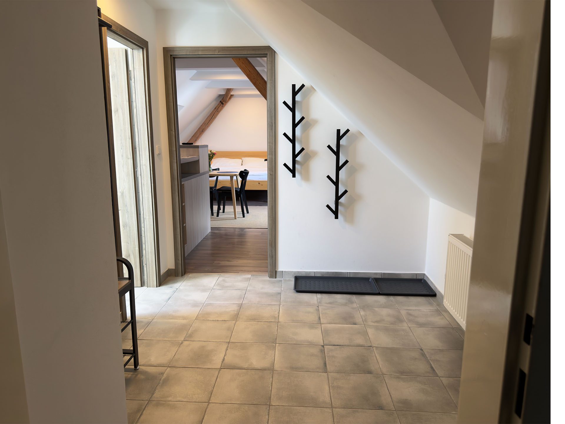 mlynár-jelínek-predsín-pruhled-tram-loznice