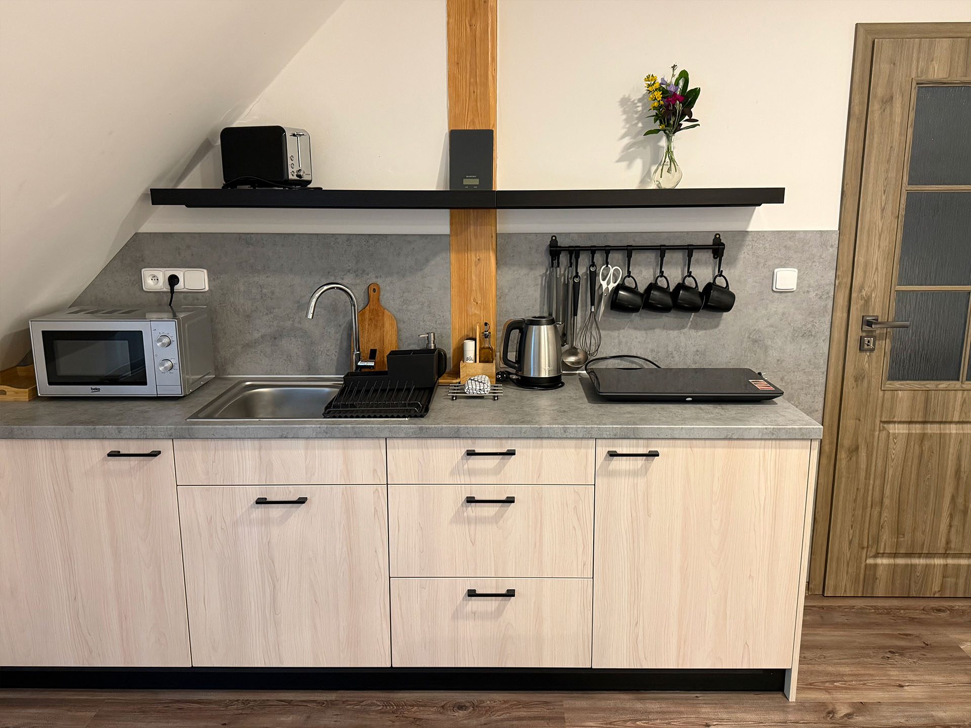 mlynár-sarla-kuchynka-vybavena-historicky-mlyn