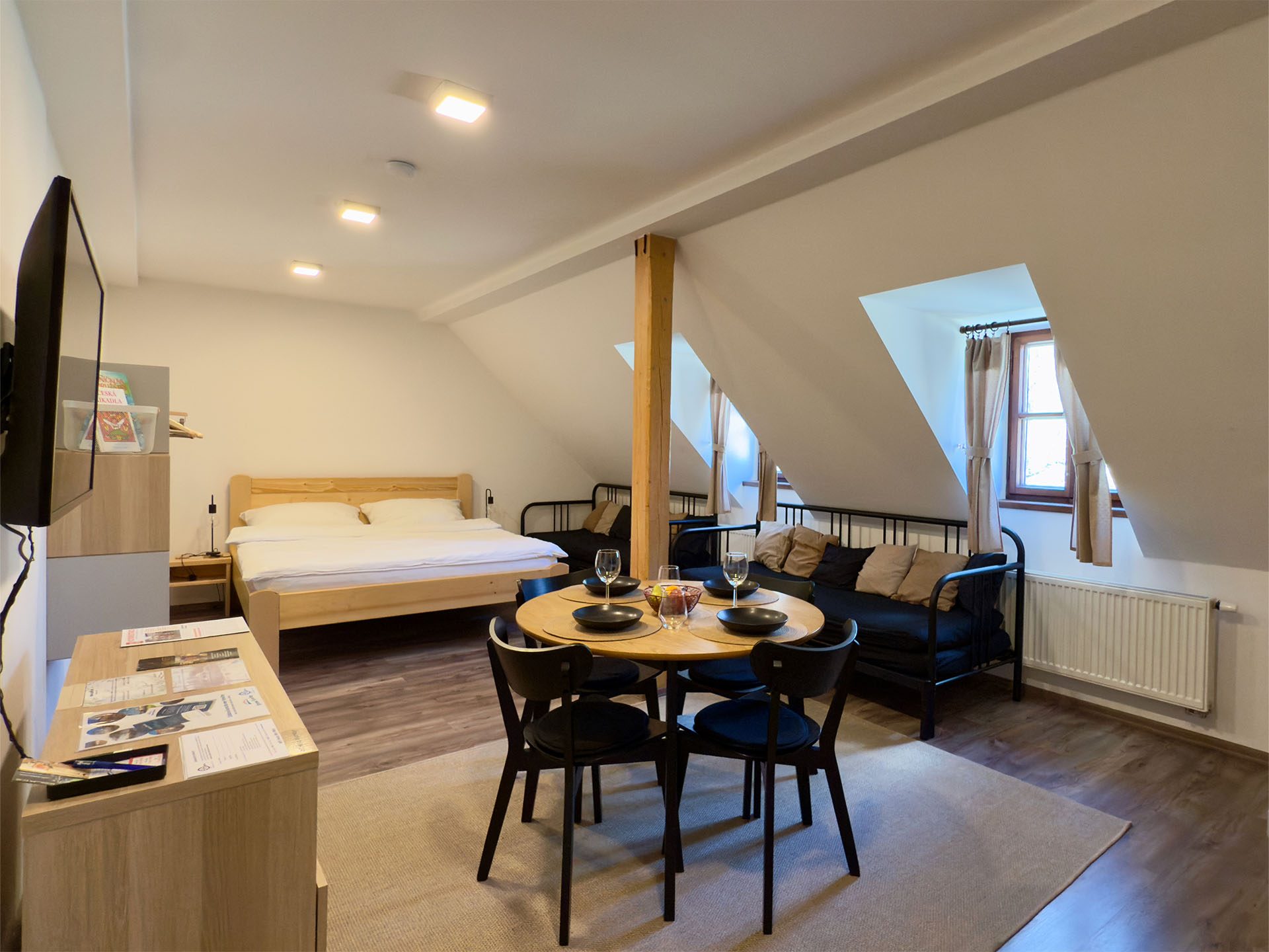 mlynár-sarla-podkrovni-studio-celkovy-pohled