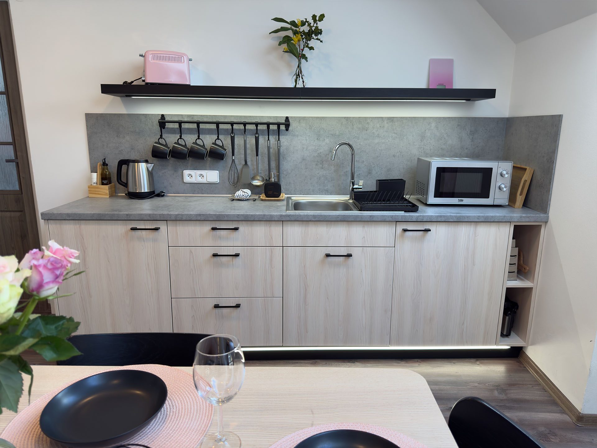 mlynár-simek-kuchynka-detail-vybaveni